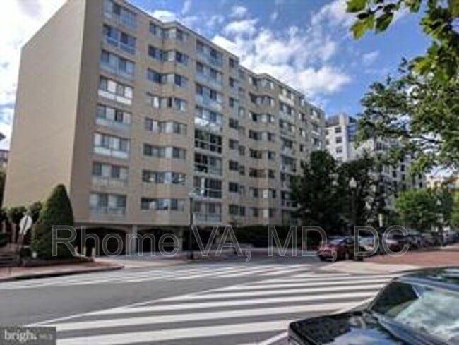 Building Photo - 922 24th St NW Unit 509