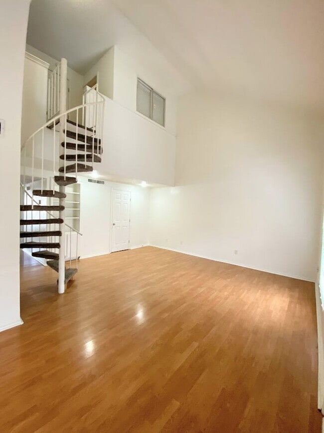 Photo - WATERFORD WEST CAMPUS - 4 BEDROOM - $2800 Unit 301