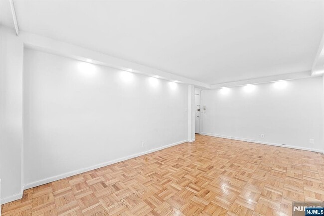 Photo - 1450 Palisade Ave Unidad 4L