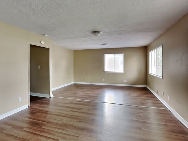 Photo - 890 Edgewood Dr