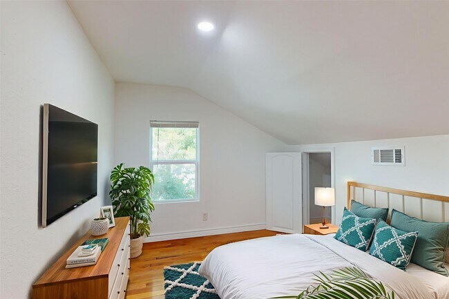 Photo - 3830 Cosby St