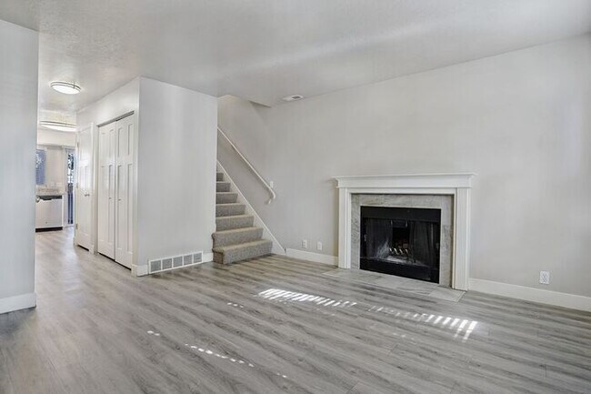 Photo - Spacious 2 Bed 1.5 Bath Townhome in Murray...