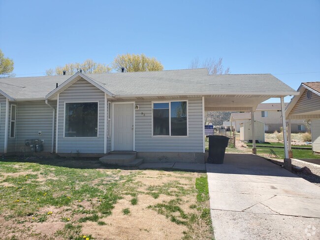 Building Photo - Charming Duplex Rental