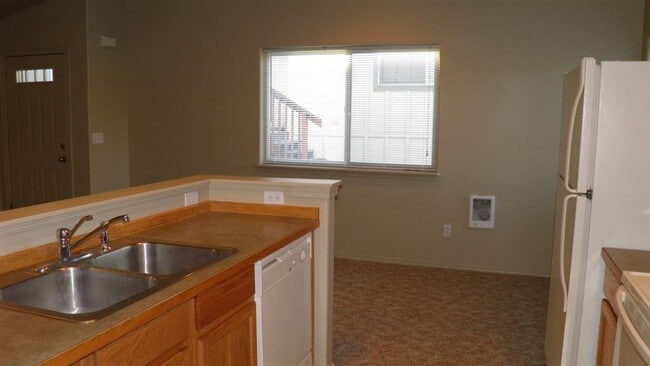 Photo - 886 NE Hidden Valley Dr