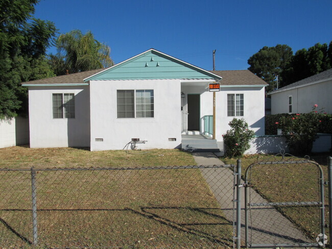 Building Photo - 5650 Lindley Ave Rental