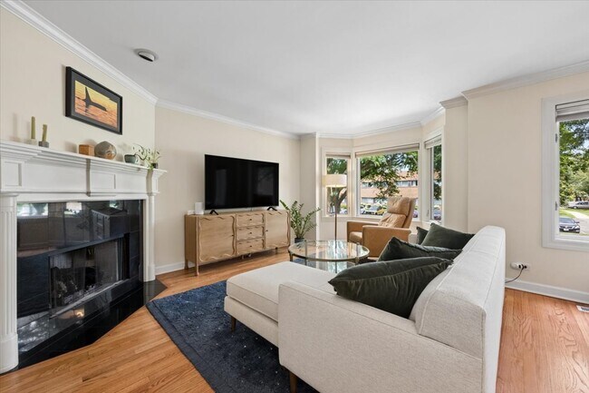Photo - 2304 N Lakewood Ave