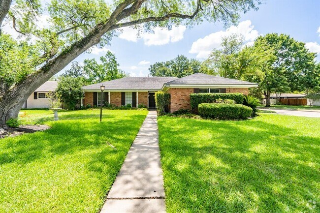 Building Photo - 9423 Highmeadow Dr Rental