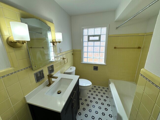 Photo - 8627 W Burleigh St