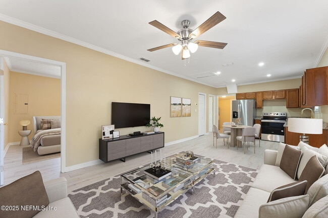 Photo - 750 Saranac St