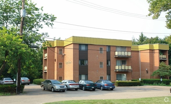 Photo - Royal Arms Apartments