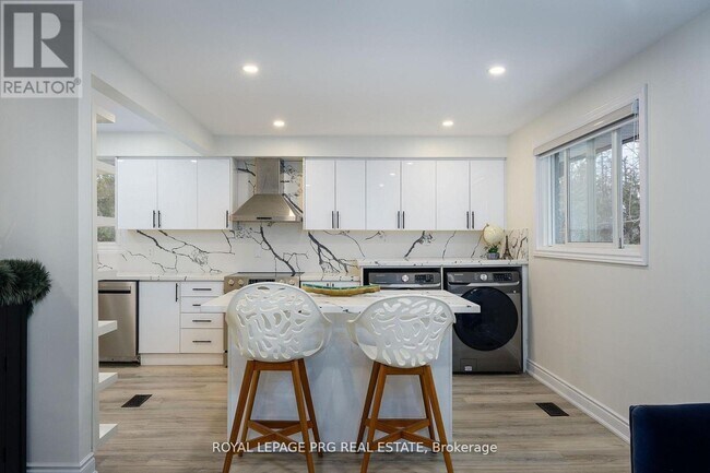 Photo - 263 Cook St