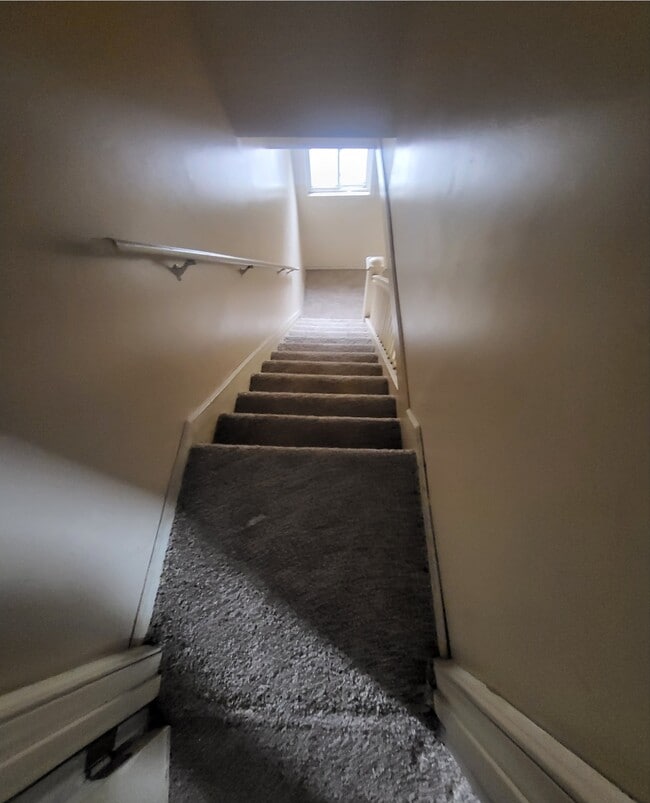 Photo - 7 Kenyon St Unit 2 bedroom, 1 bath