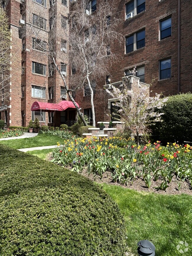 Building Photo - 1 Franklin Ave Unit 4DD Rental
