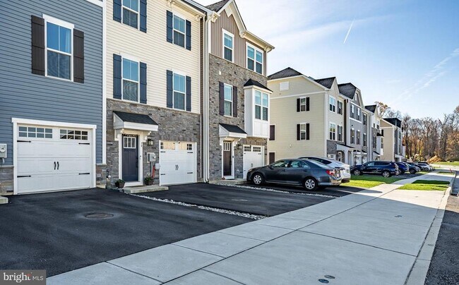 Photo - 74 Glory Maple Ln