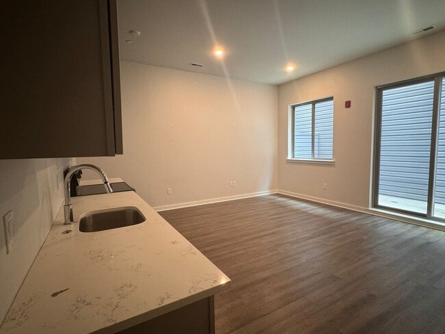 Photo - 311 W Main St Unidad 206