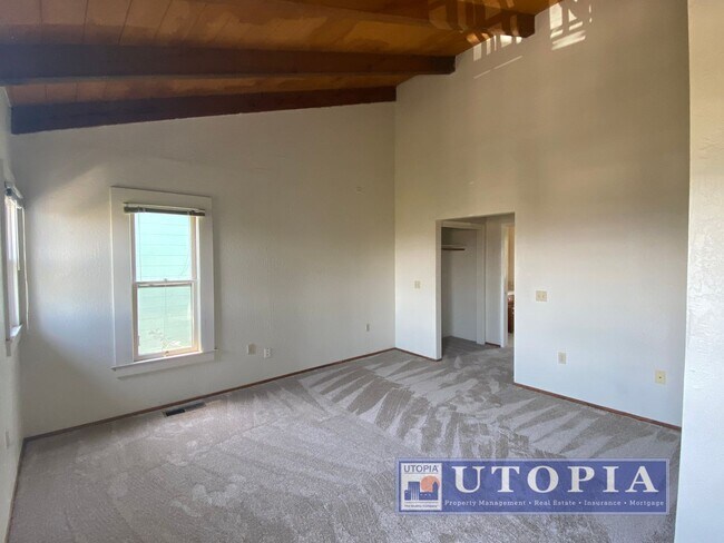 Photo - Beach Hill Townhouse, 3 Bedroom, 2.5 Bathroom just 2 Blocks to Main Beach