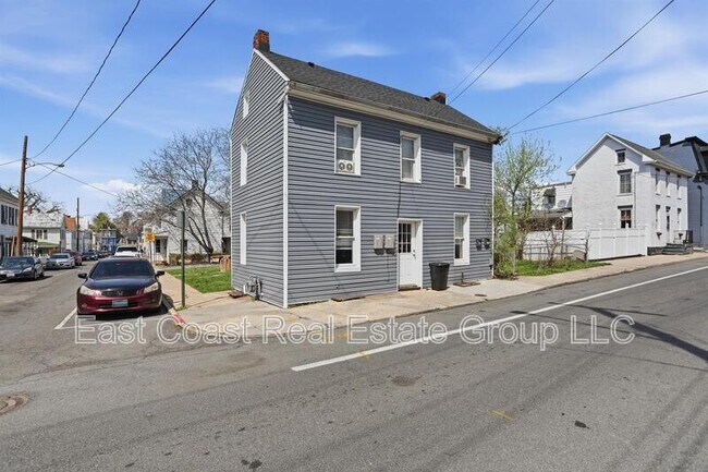Photo - 327 N Mulberry St