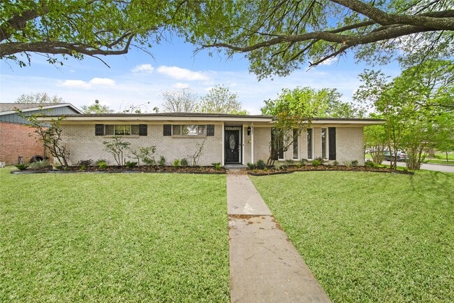 Building Photo - 8302 Braeburn Valley Dr Rental