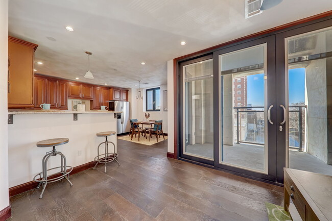 Building Photo - B on Lindell Rental