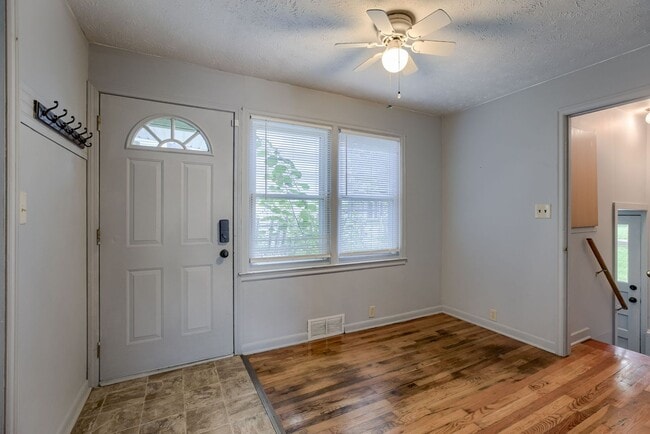 Photo - 2 Bedroom Benson Charmer!!