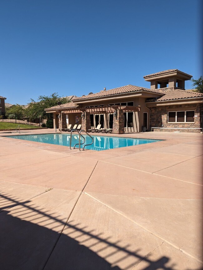Photo - Fossil Hills Townhomes 3 Bed 2.5 Bath Unidad 53