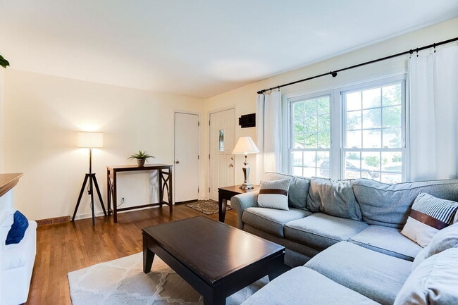 Photo - 3020 Maryland Ave S