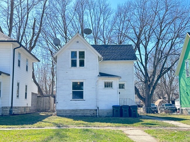 Spacious 3+ bedroom house $750 - Spacious 3+ bedroom house $750