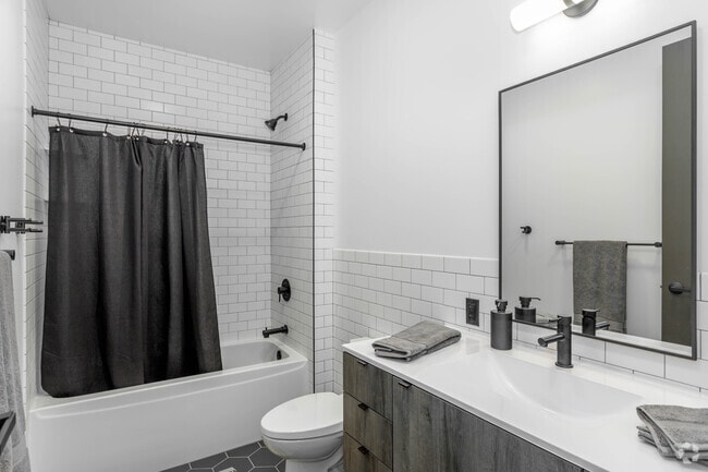 2BD, 2BA - 1,072SF