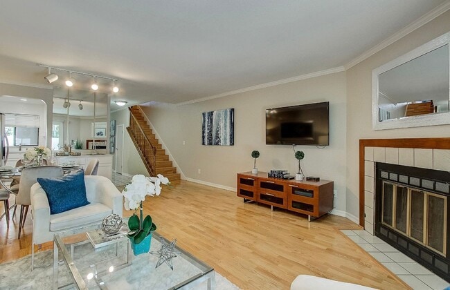 Photo - 1303 Victoria Ter