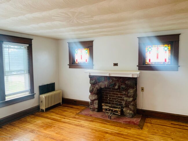 Photo - 420 Smith St