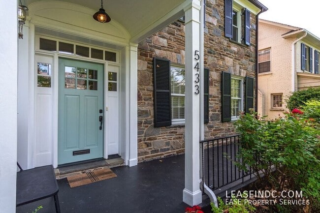 Photo - 5433 31st St NW