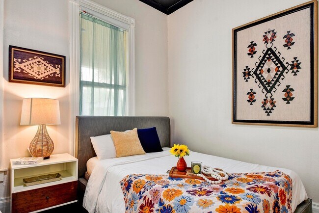 Photo - 319 E Courtland Pl