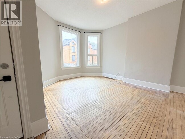 Photo - 92 Grant Ave Unité 1