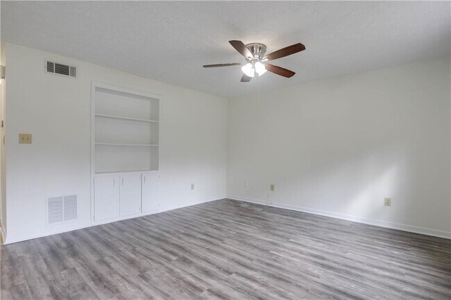 Photo - 304 Lexington Dr