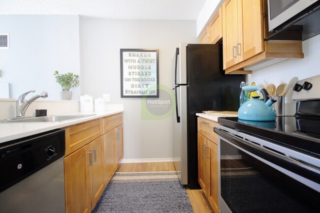 Photo - 736 N Dearborn St