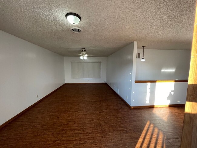 Photo - 525 E 47th St