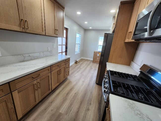 Photo - 333 E 61st St