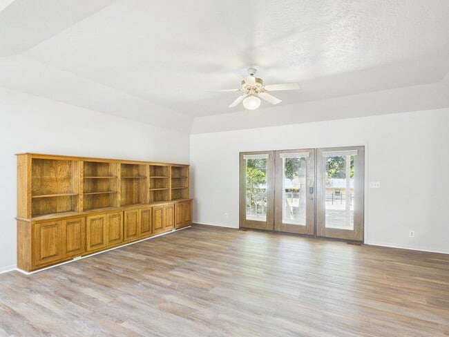 Photo - 1018 Ave B