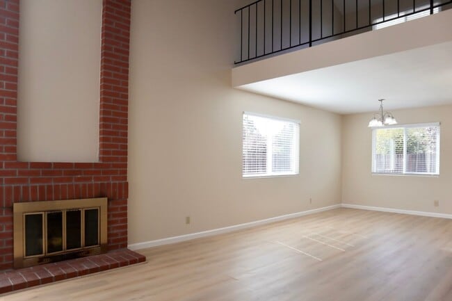 Photo - Splendid 3-bedroom home + Bonus Loft located in Fremont! – New flooring!