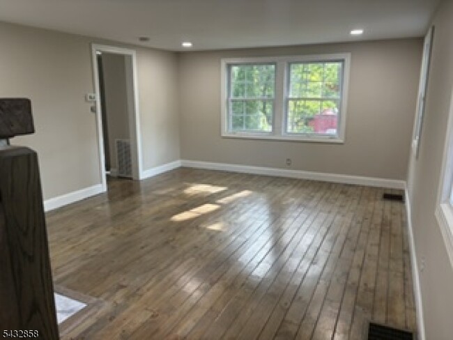 Photo - 6 Standish Ln