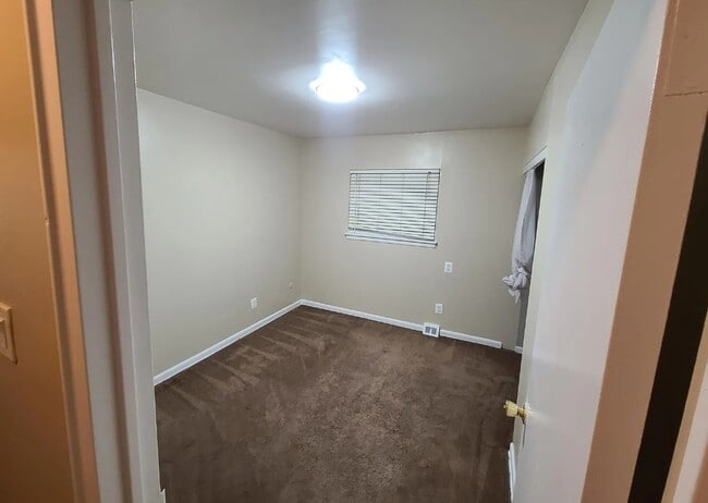 BedRoom_3 - 8708 Hargrave St