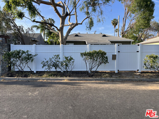 Building Photo - 15227 Valleyheart Dr Rental