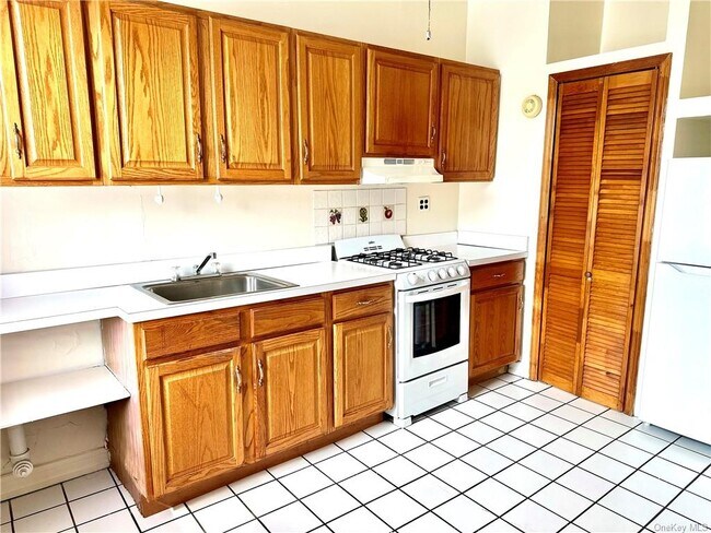 Photo - 88 Lincoln Ave Apartment Unit 1H
