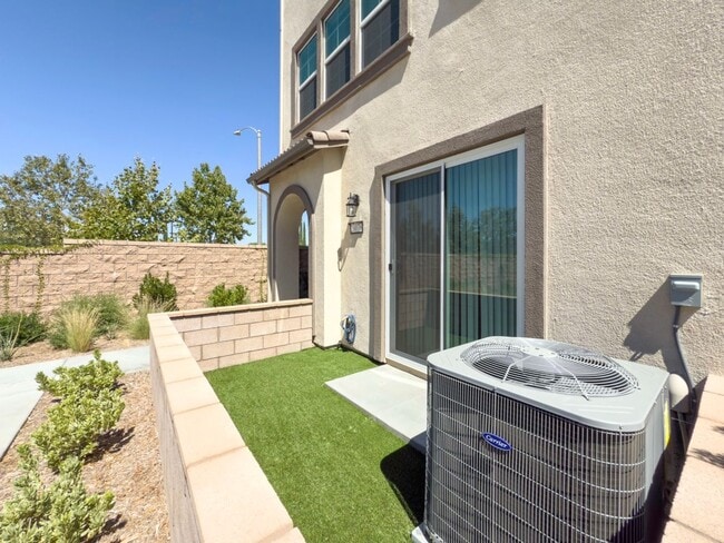 Photo - ~ AVAILABLE NOW ~ New Construction Home for Rent in the NEW Heirloom Farms Community in Temecula!