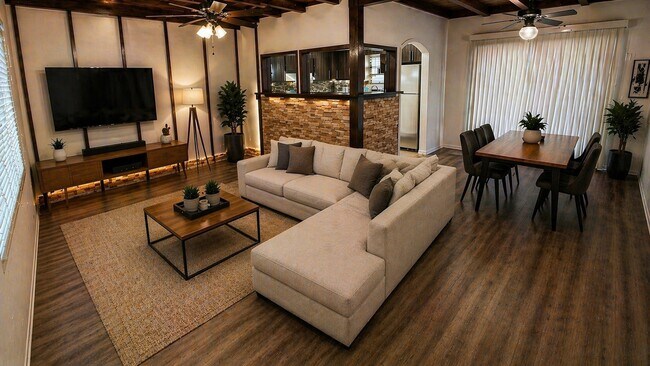 Photo - 1360 Oxford Dr Unit A