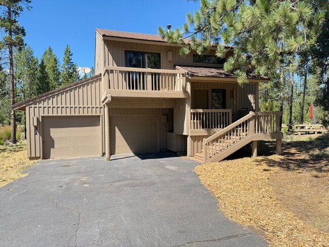 Building Photo - Spacious 3 Bed/2 Bath Home in Sunriver - M...