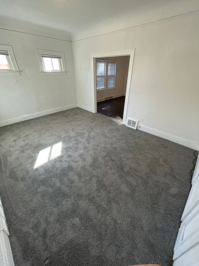 2 Bedroom 1 Bathroom Multi-Family Home in Allen Park- 1st Floor Flat