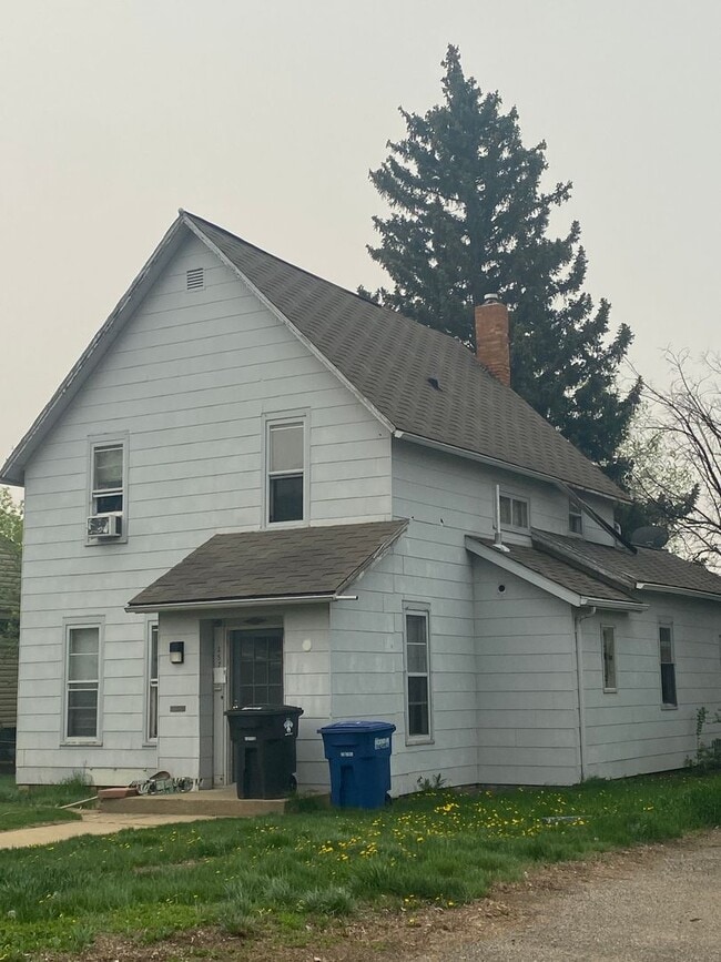 Building Photo - Charming, Single Family Home for Rent