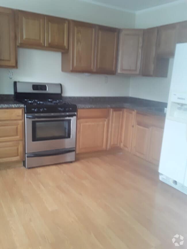 Building Photo - 814 Oak Ridge Rd Rental