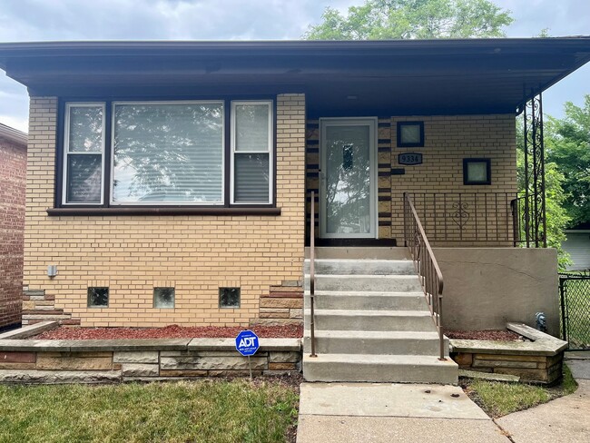 Building Photo - 9334 S Paxton Ave Rental